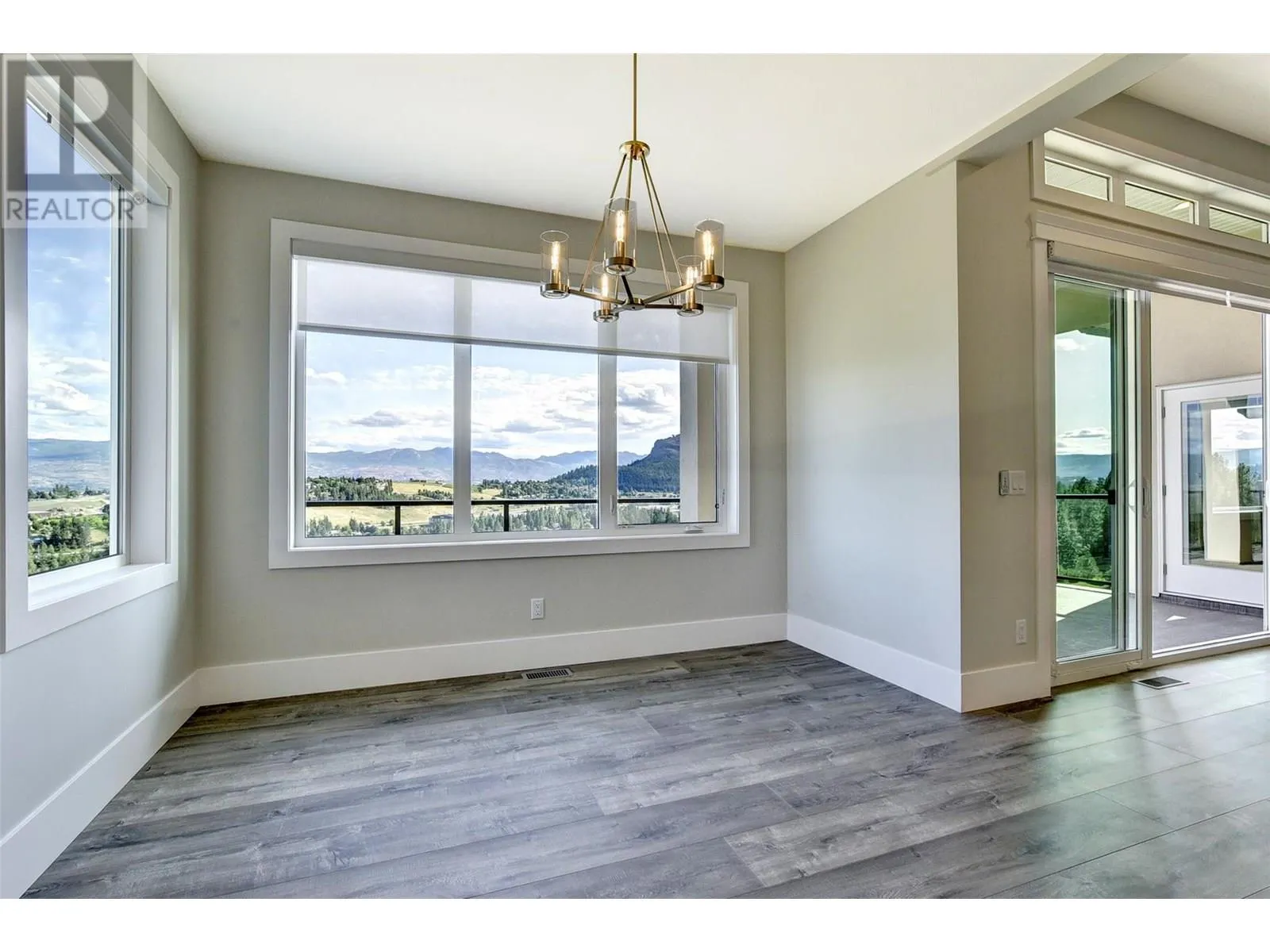 1051 Aurora Heights