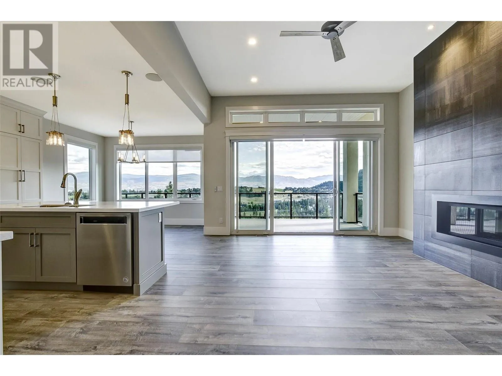 1051 Aurora Heights
