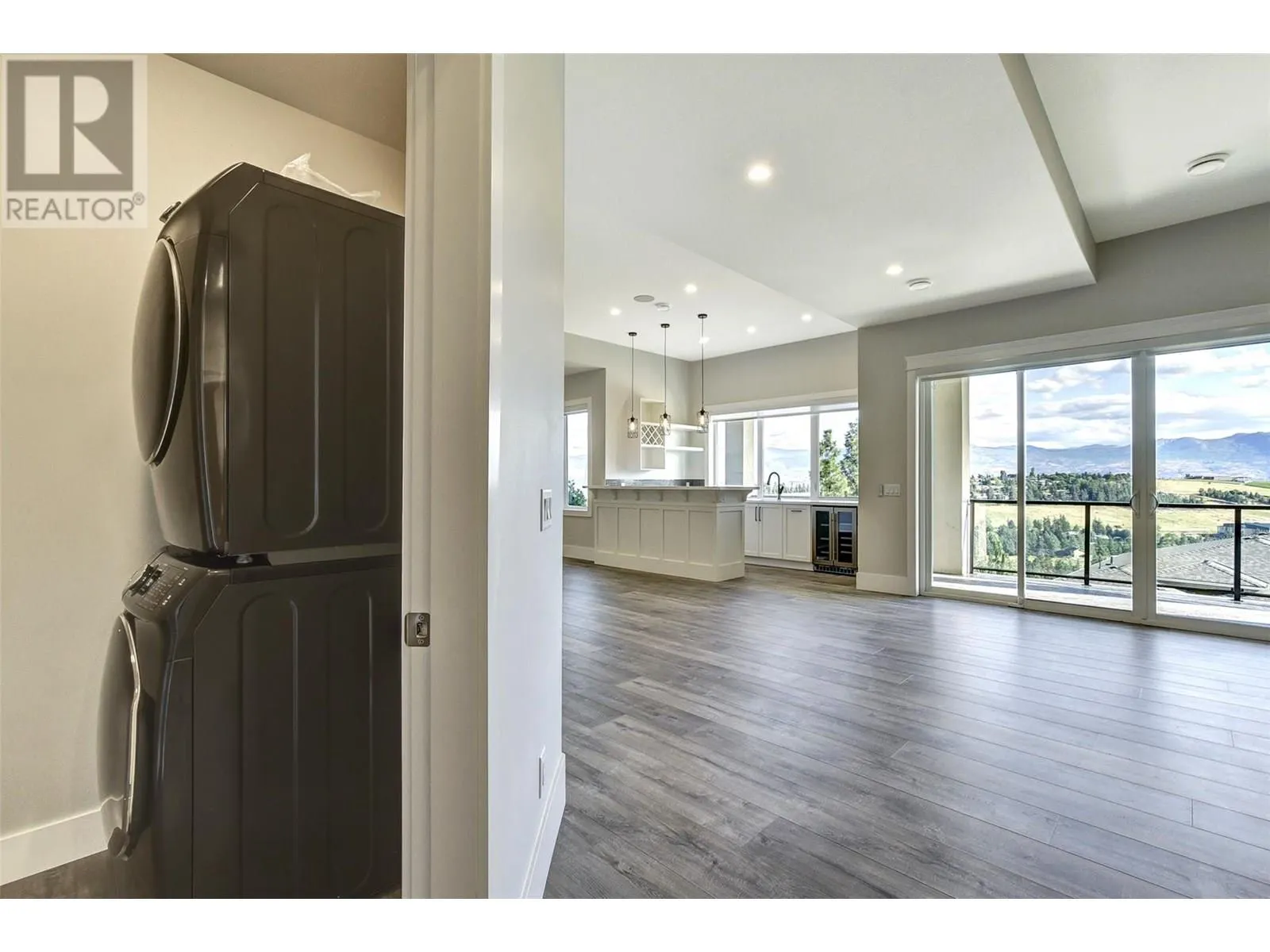 1051 Aurora Heights