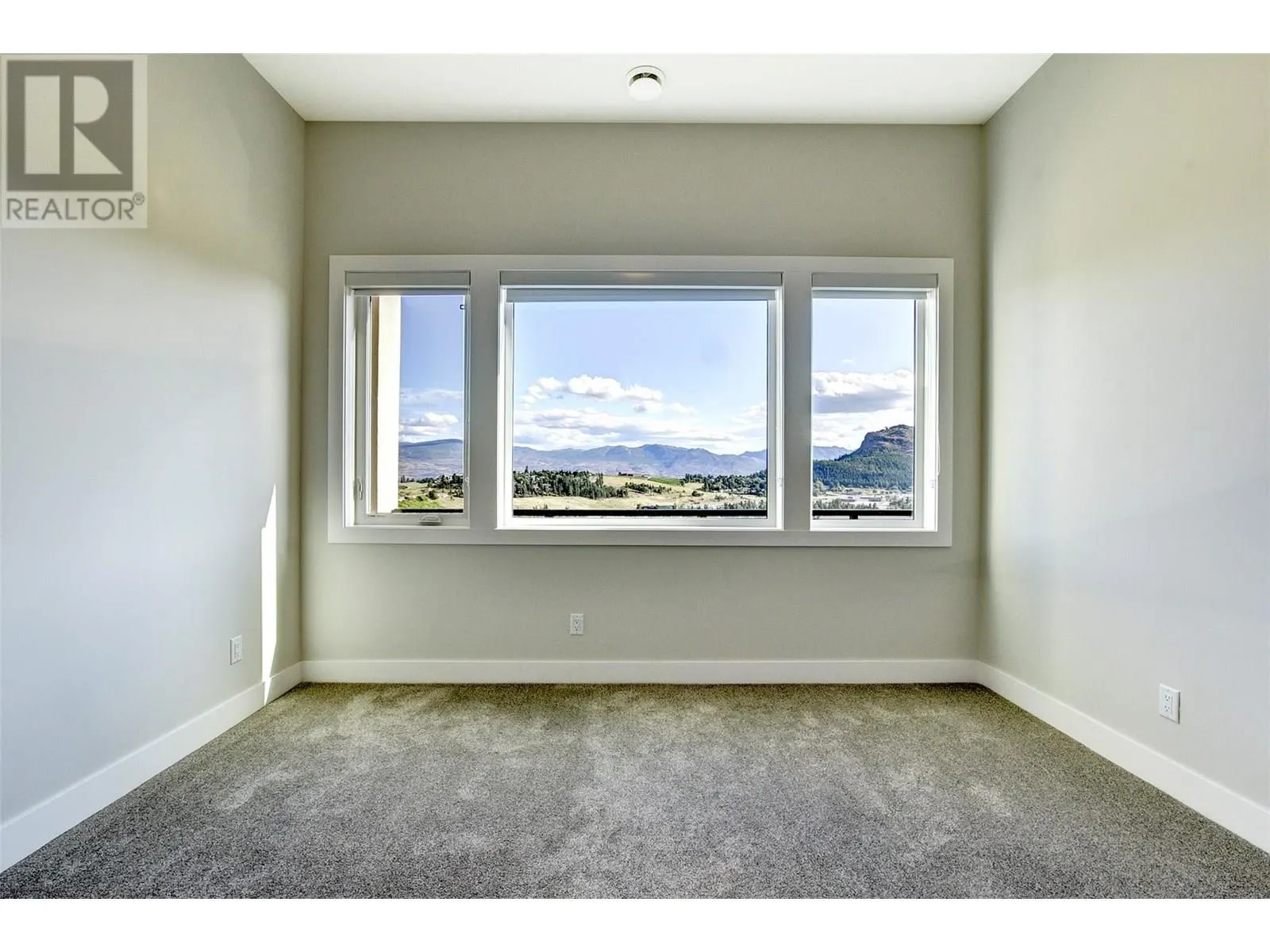 1051 Aurora Heights