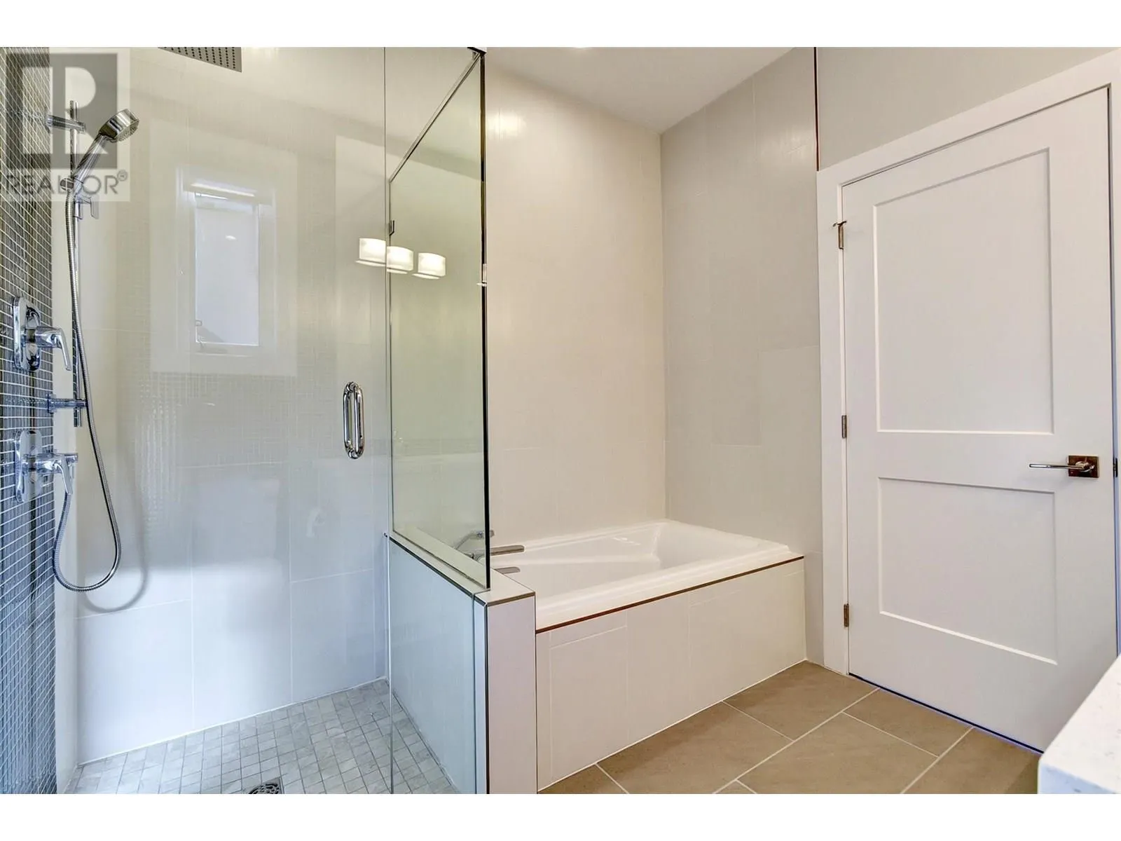 1051 Aurora Heights