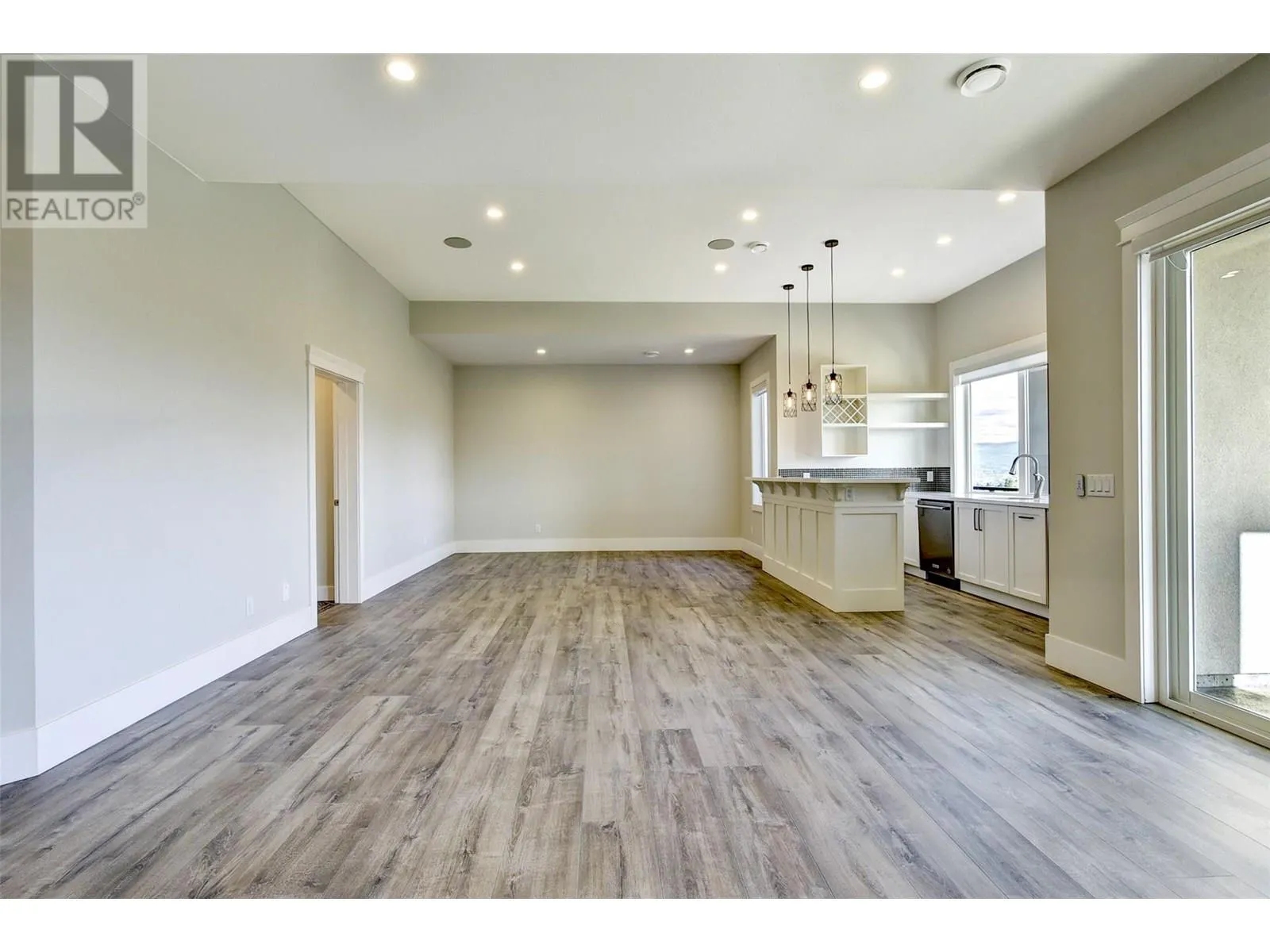 1051 Aurora Heights