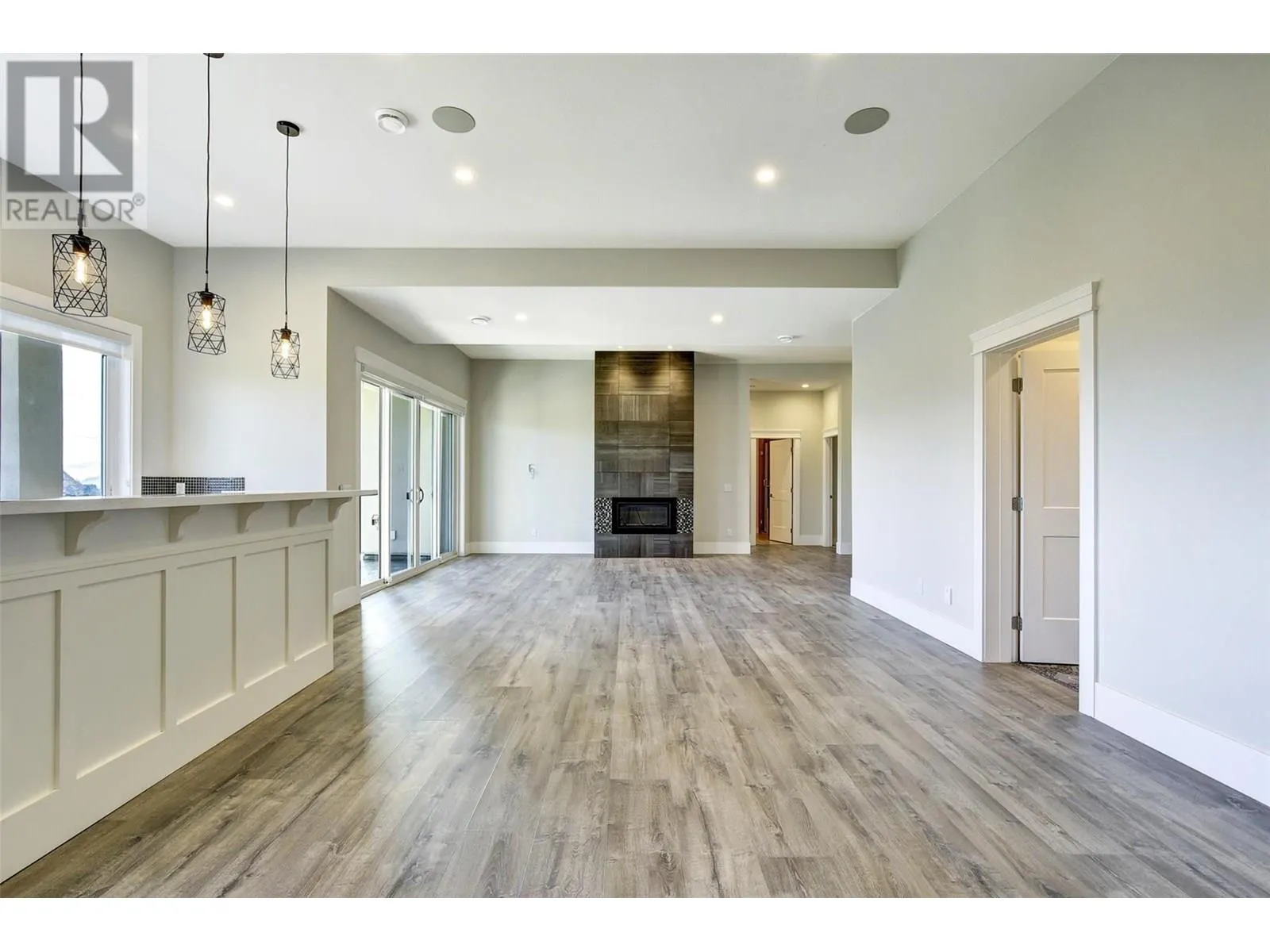 1051 Aurora Heights