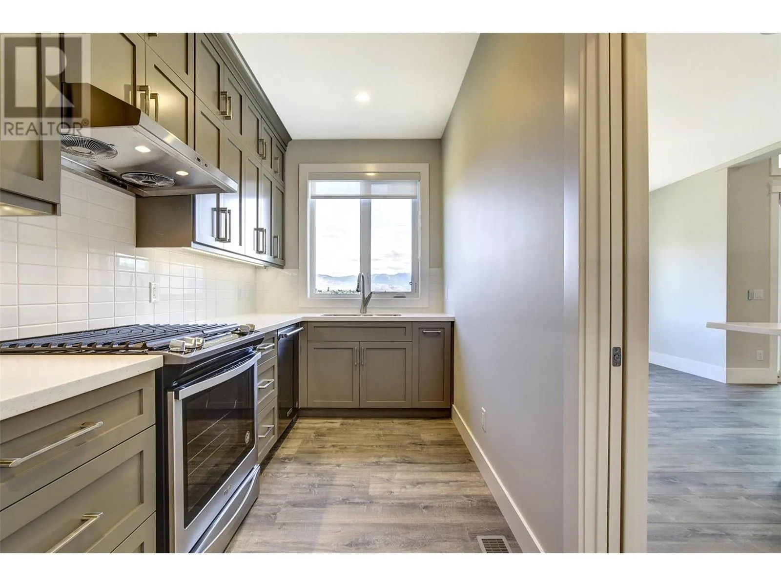 1051 Aurora Heights