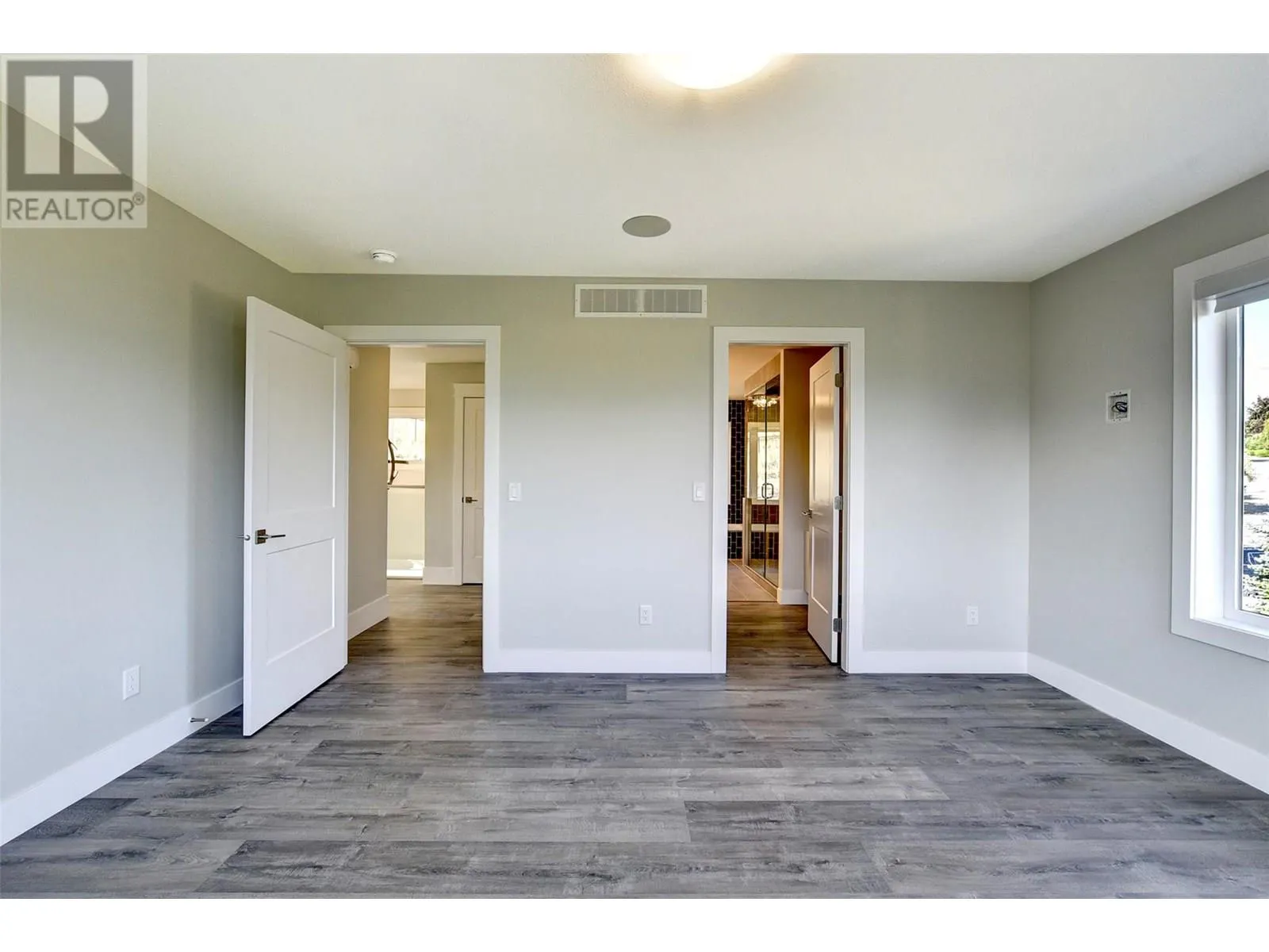 1051 Aurora Heights