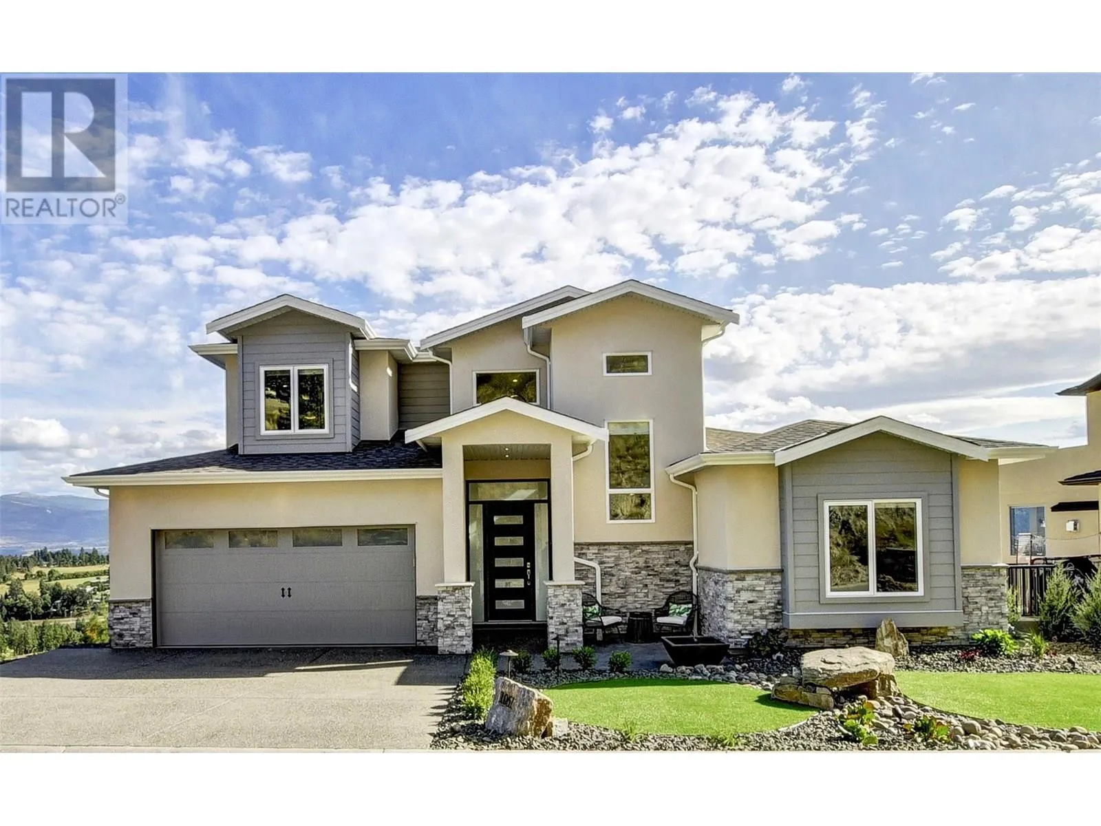 1051 Aurora Heights