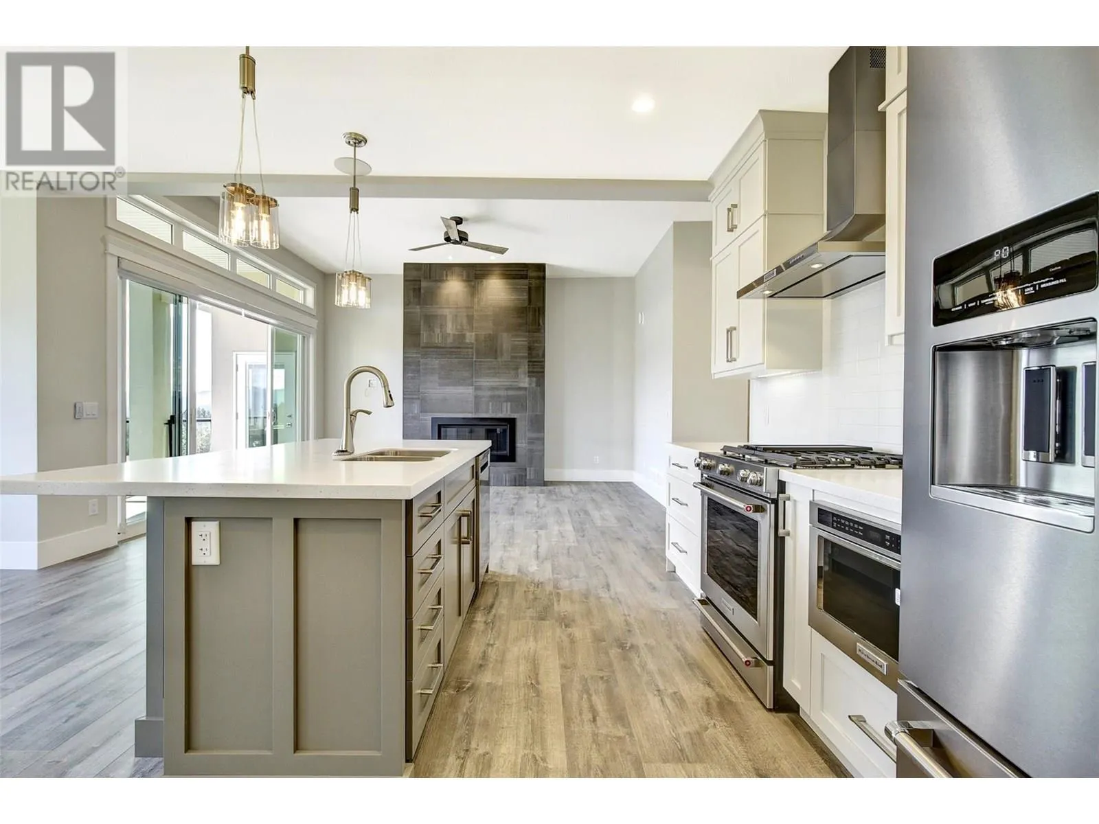 1051 Aurora Heights