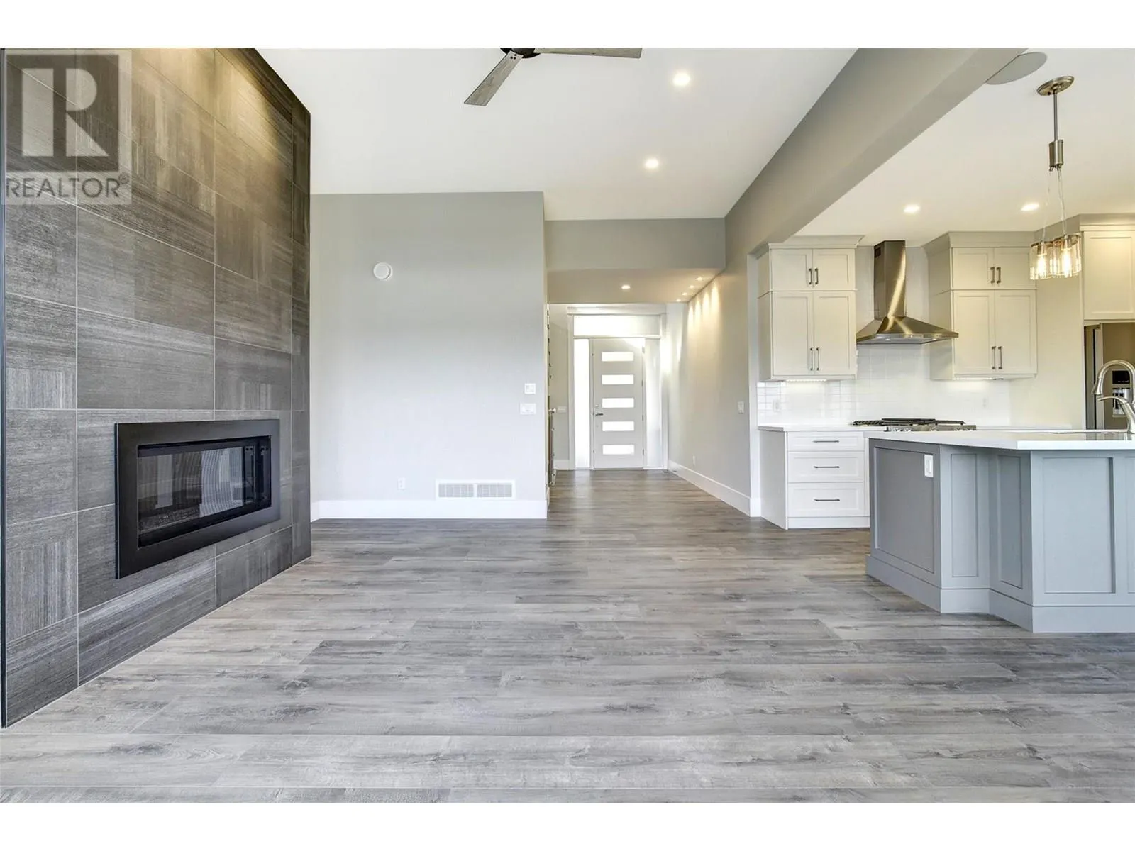 1051 Aurora Heights