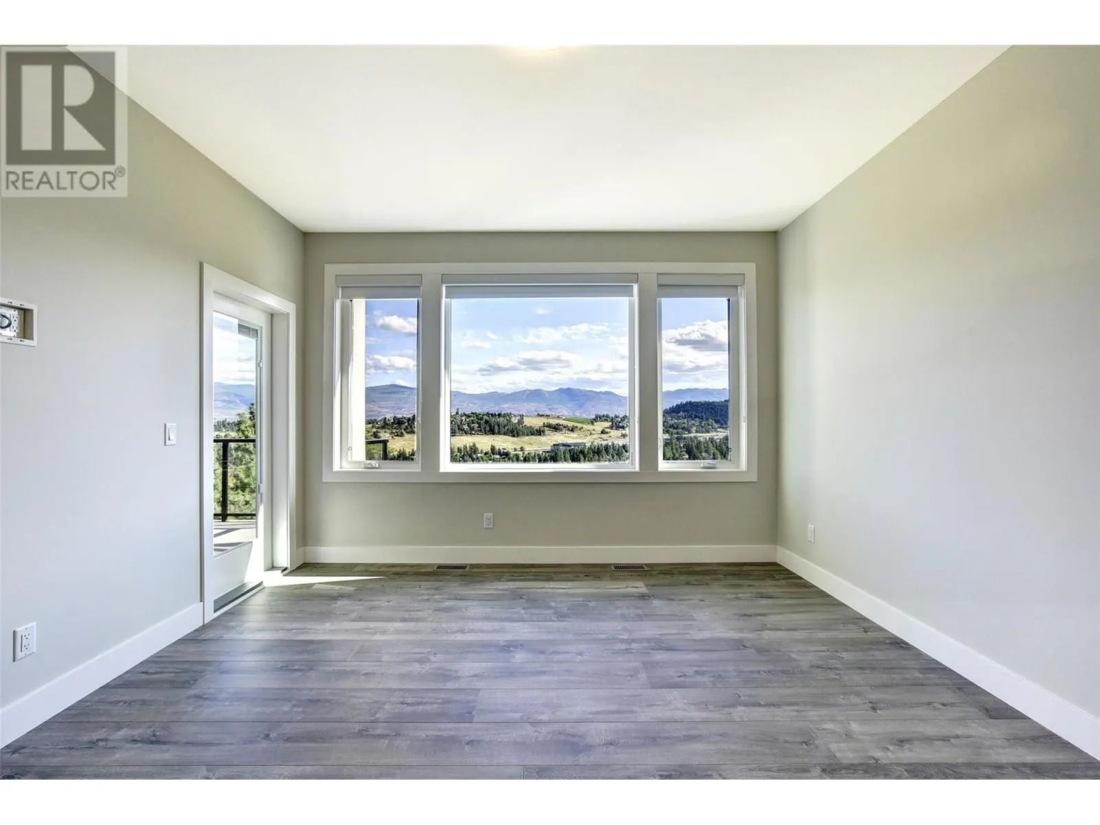 1051 Aurora Heights
