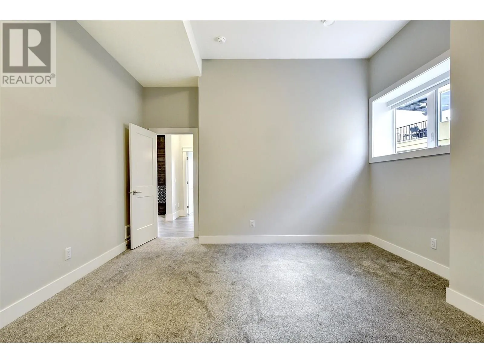 1051 Aurora Heights