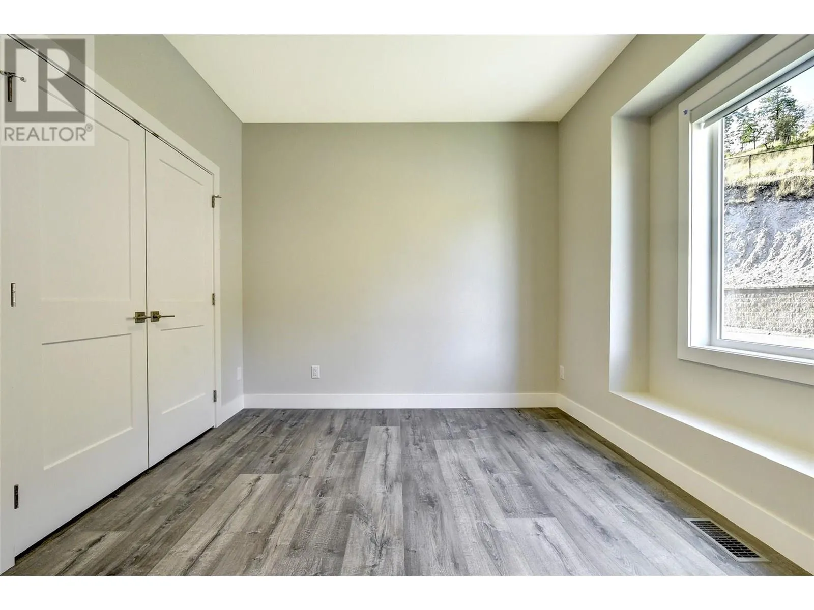 1051 Aurora Heights