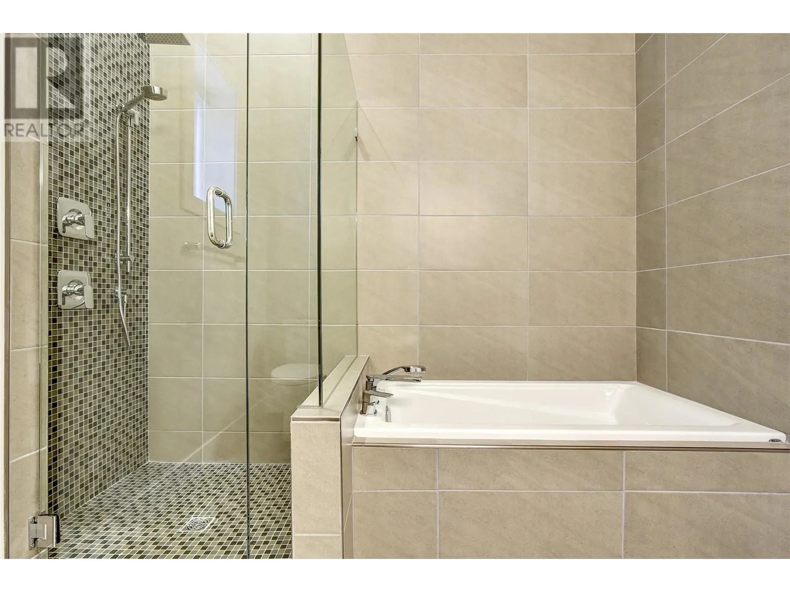 1051 Aurora Heights