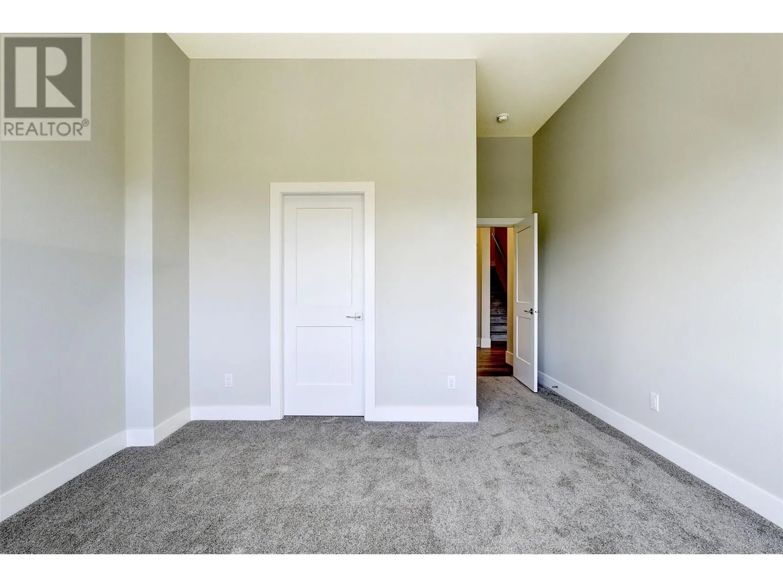 1051 Aurora Heights