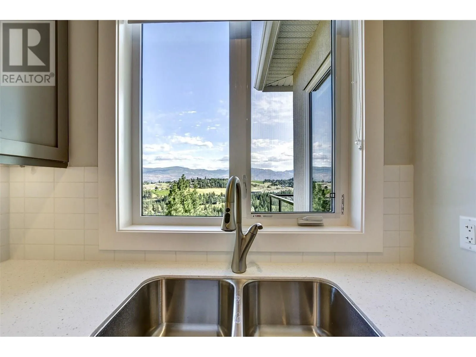 1051 Aurora Heights