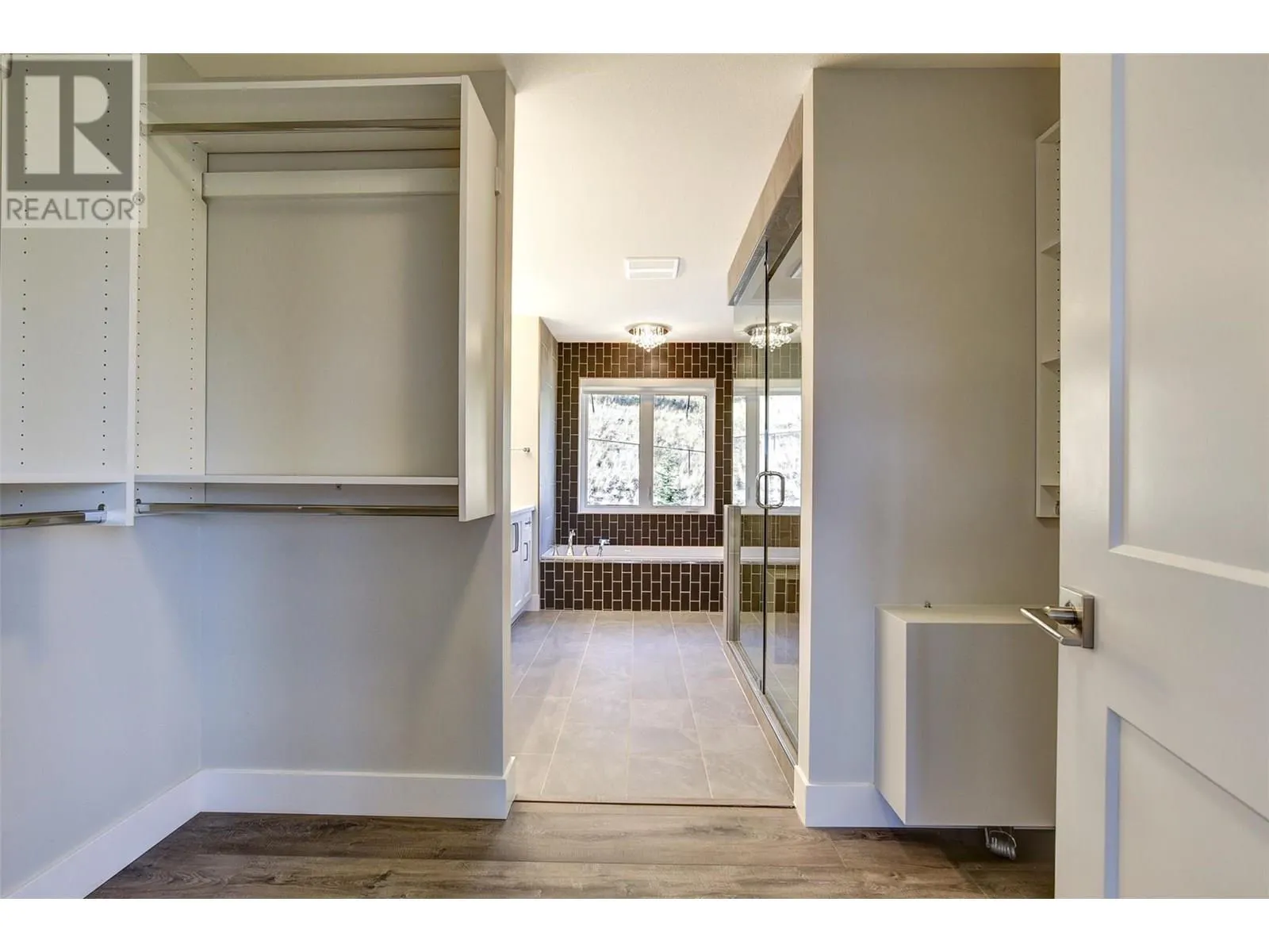 1051 Aurora Heights