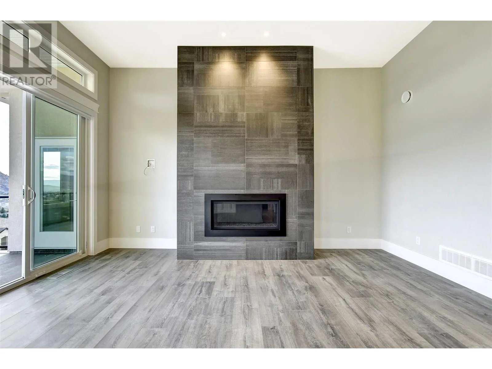 1051 Aurora Heights
