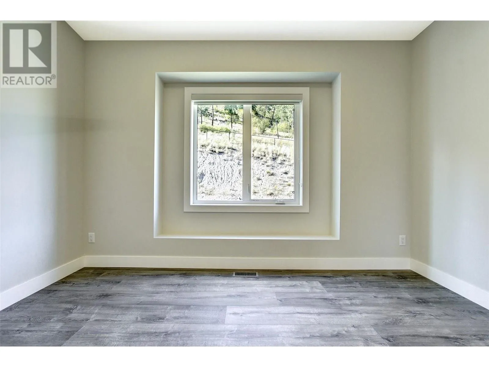 1051 Aurora Heights