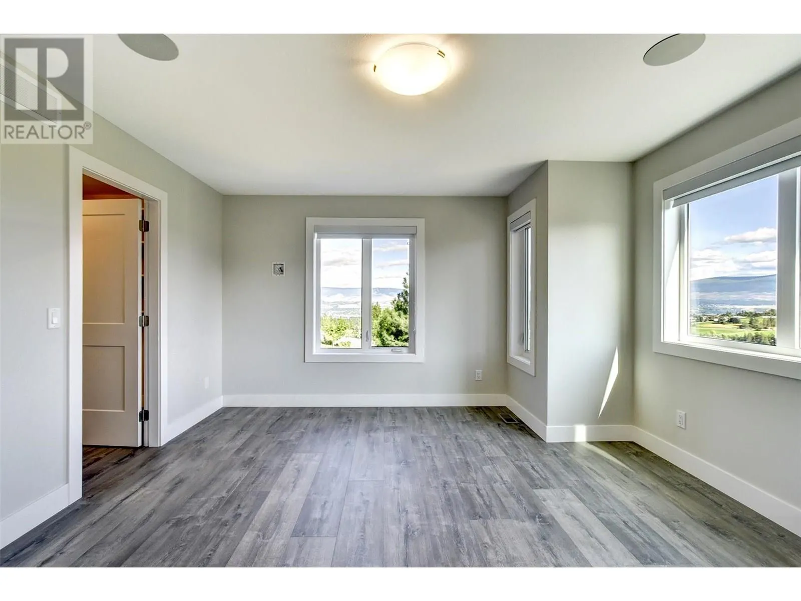 1051 Aurora Heights