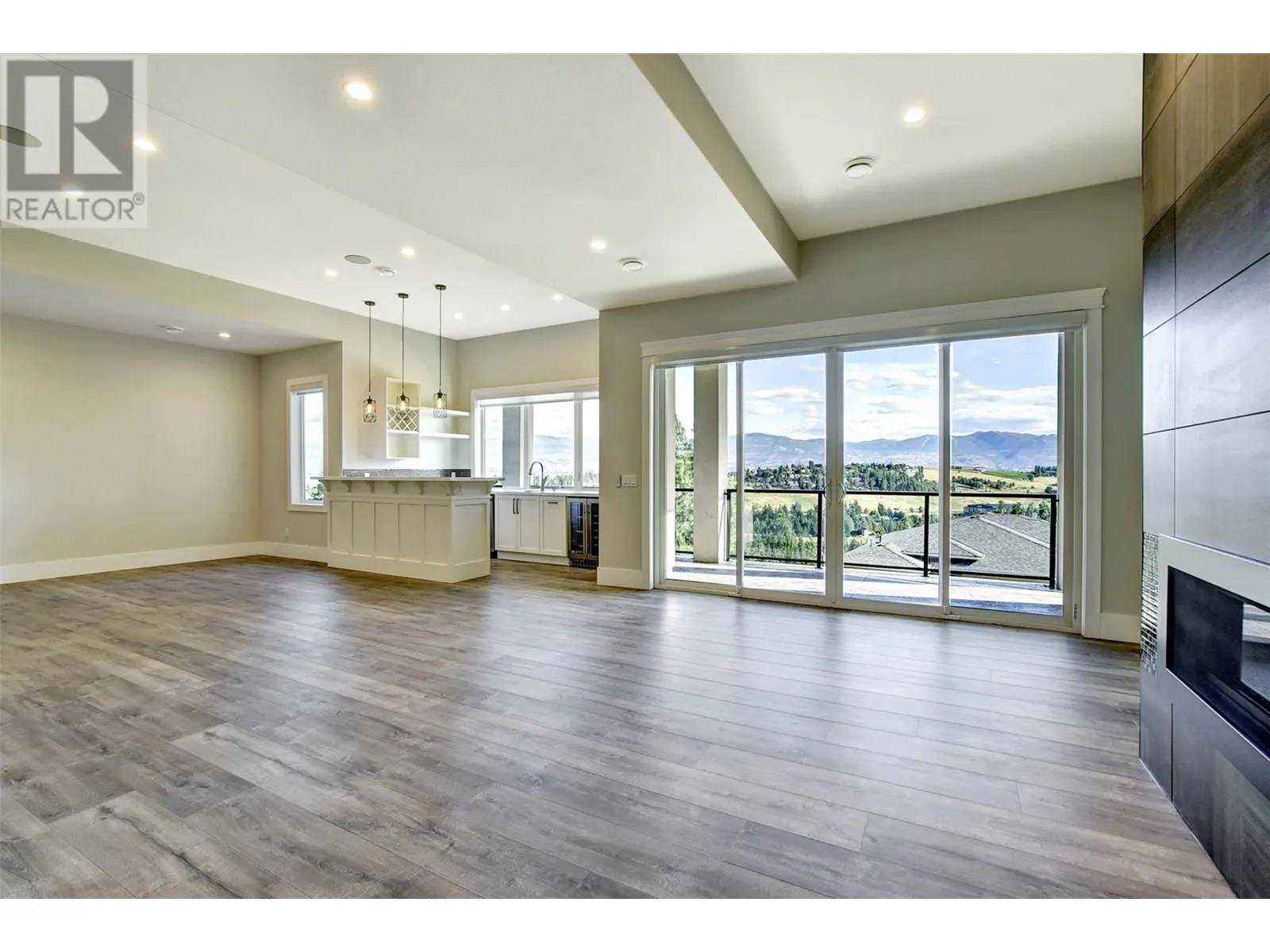 1051 Aurora Heights