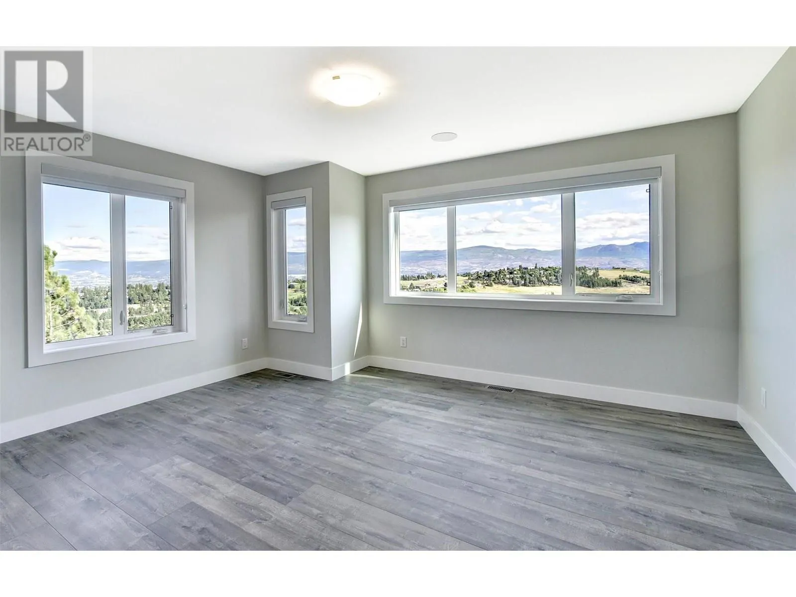 1051 Aurora Heights