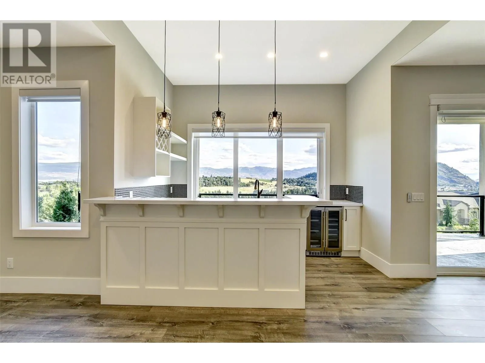 1051 Aurora Heights