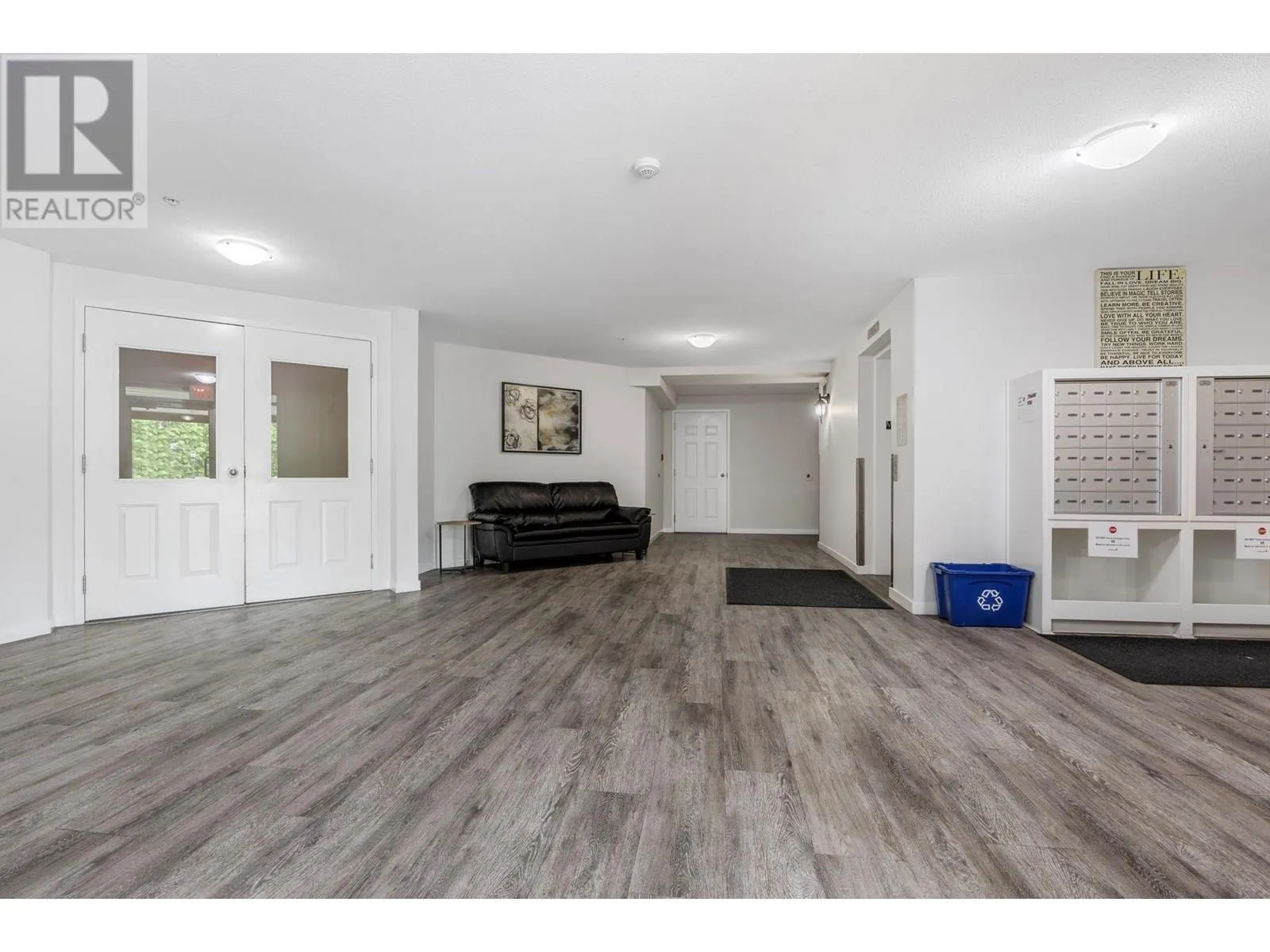 135 Ziprick Road Unit# 409