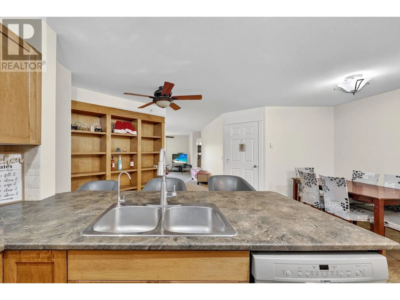 135 Ziprick Road Unit# 409
