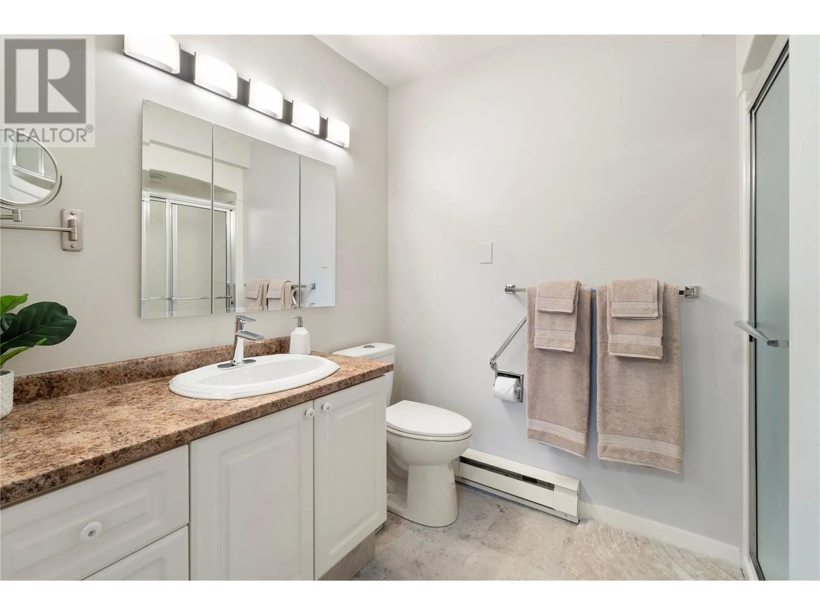 3283 Casorso Road Unit# 202