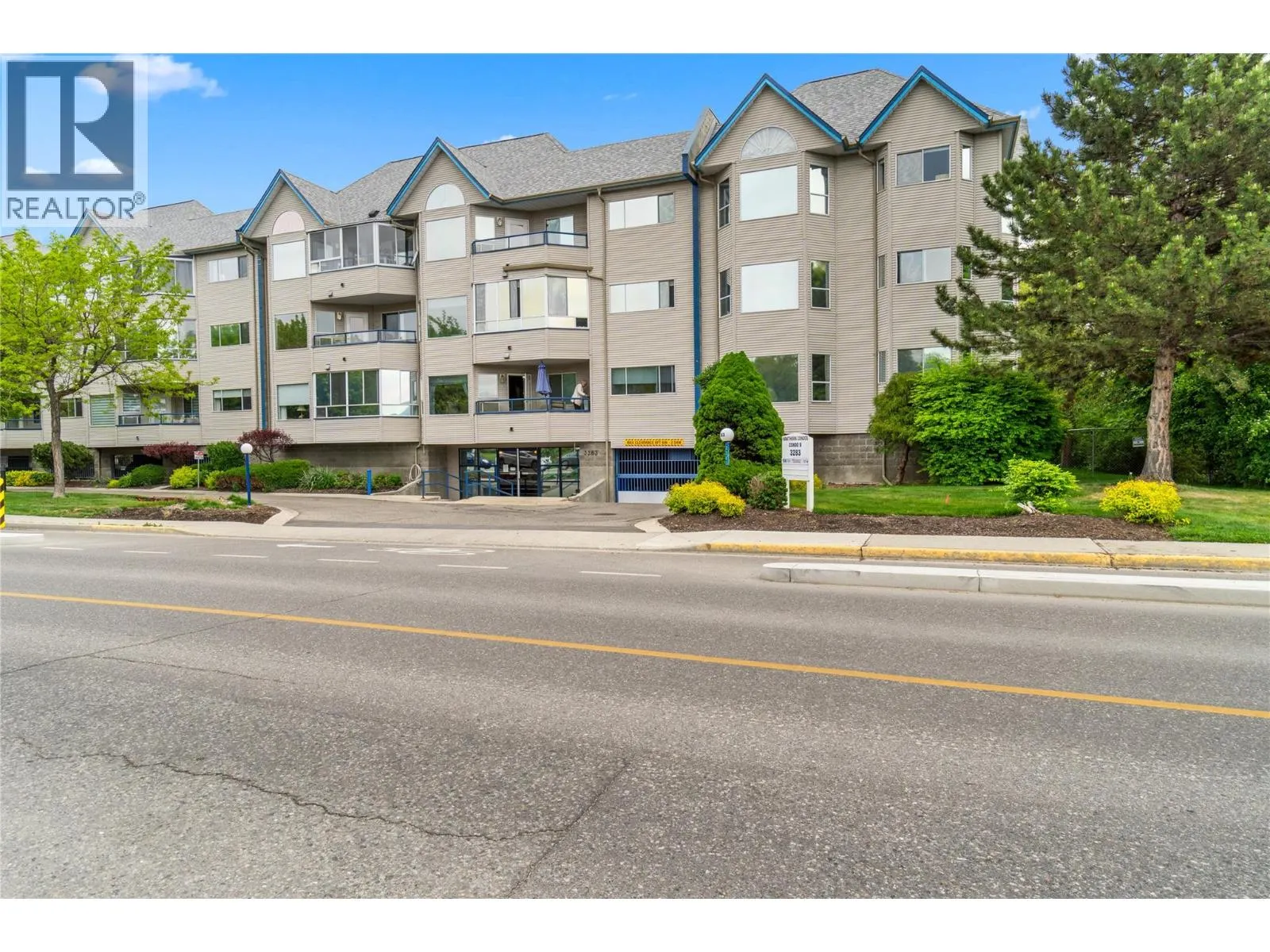 3283 Casorso Road Unit# 202