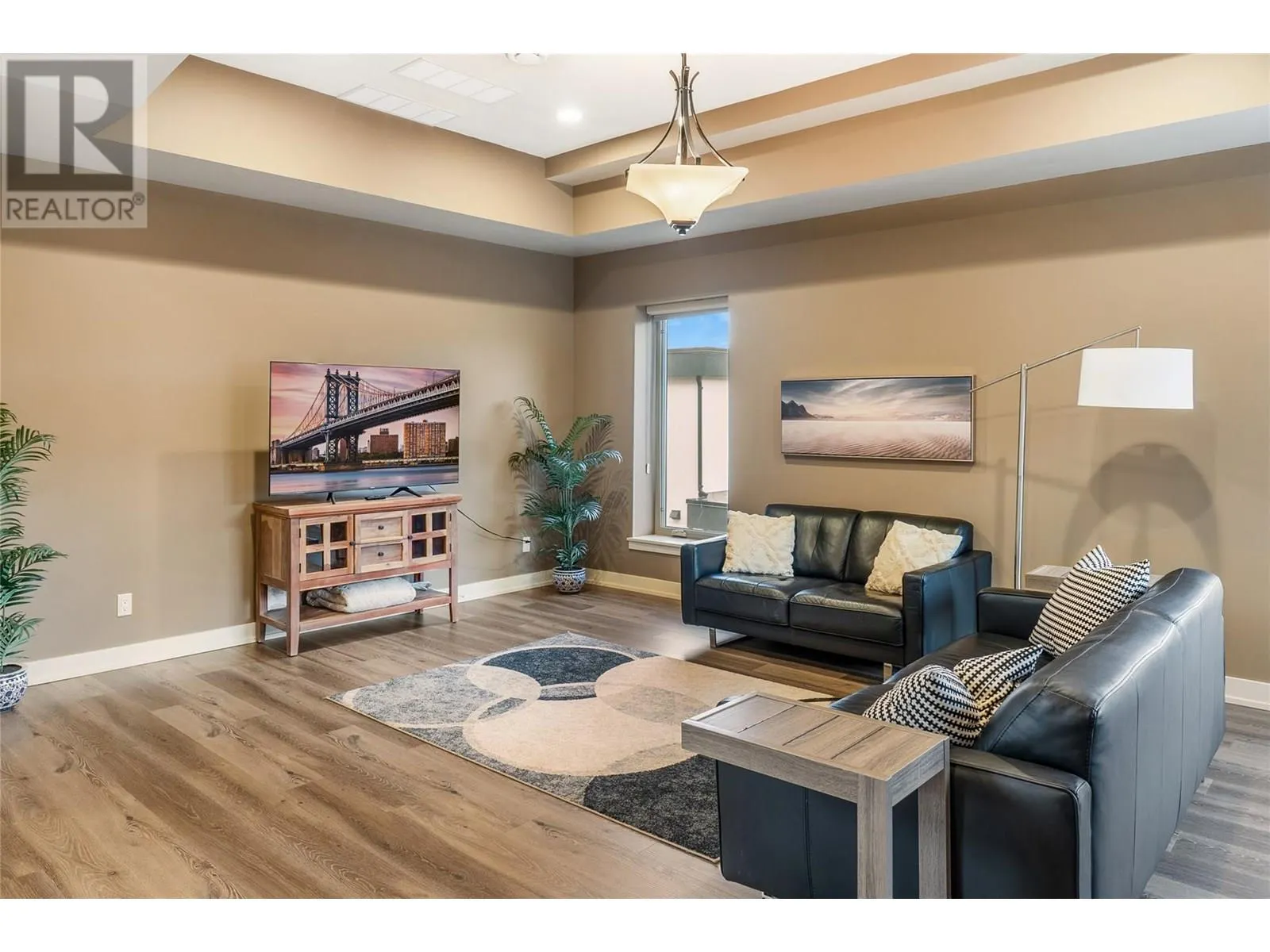 1029 Longacre Place