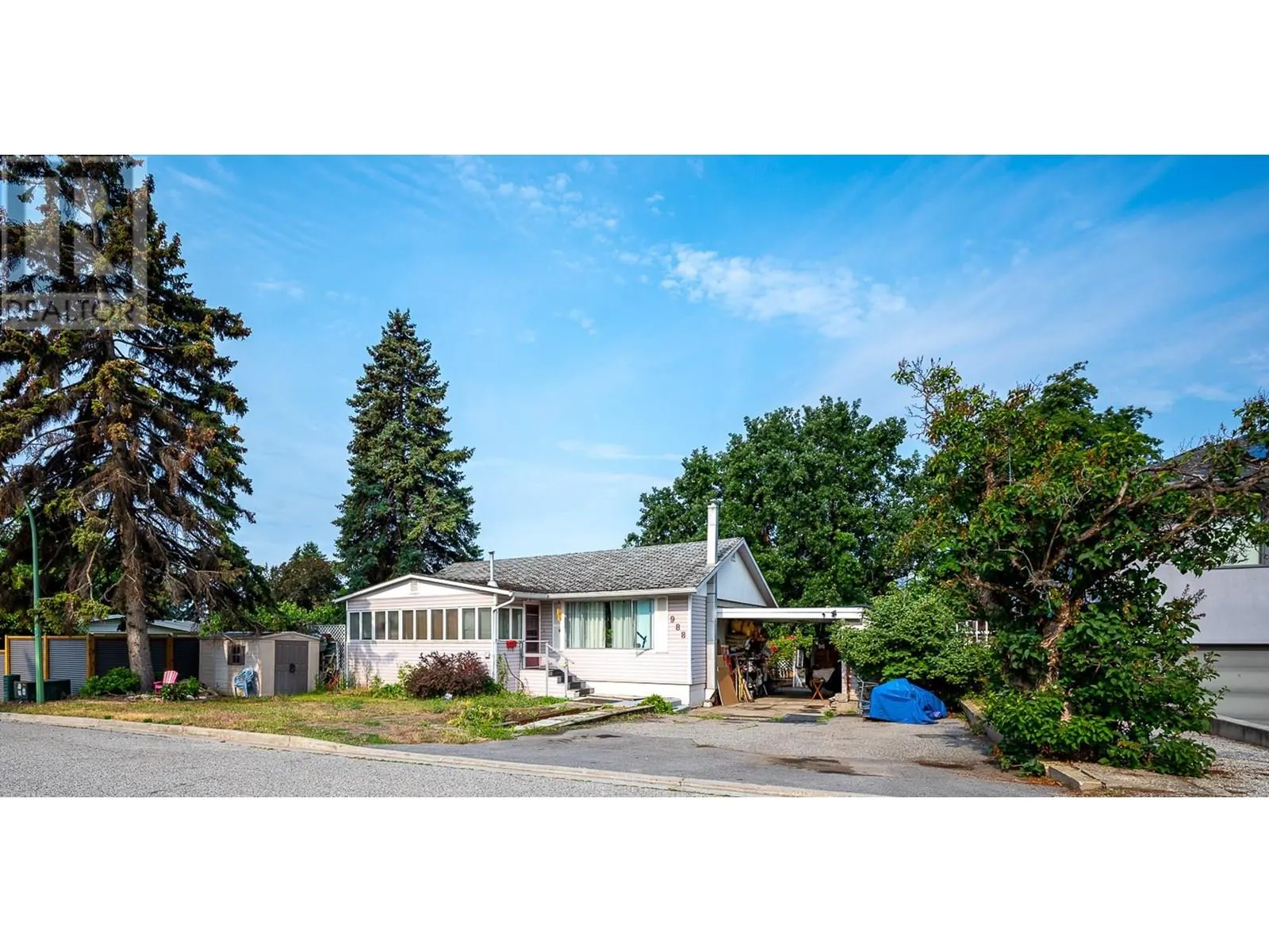 988 Glengarry Street
