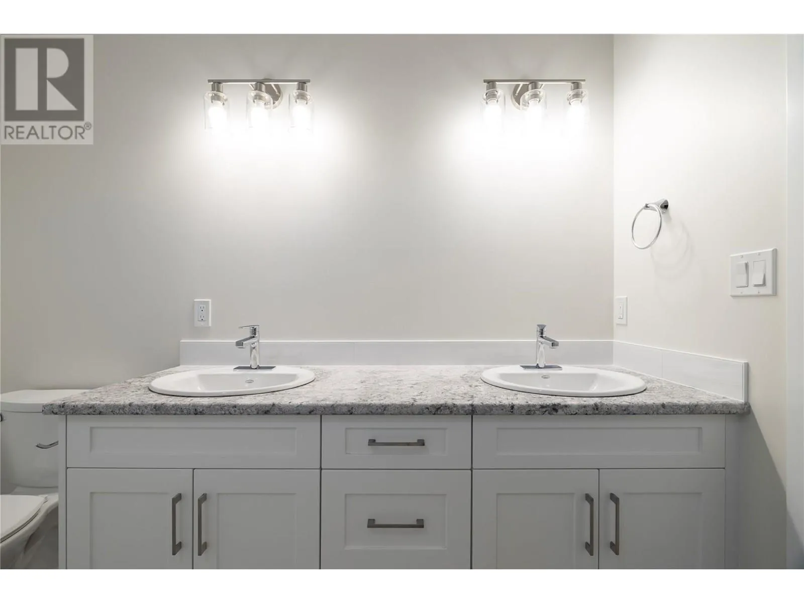 806 Cliff Avenue Unit# 109