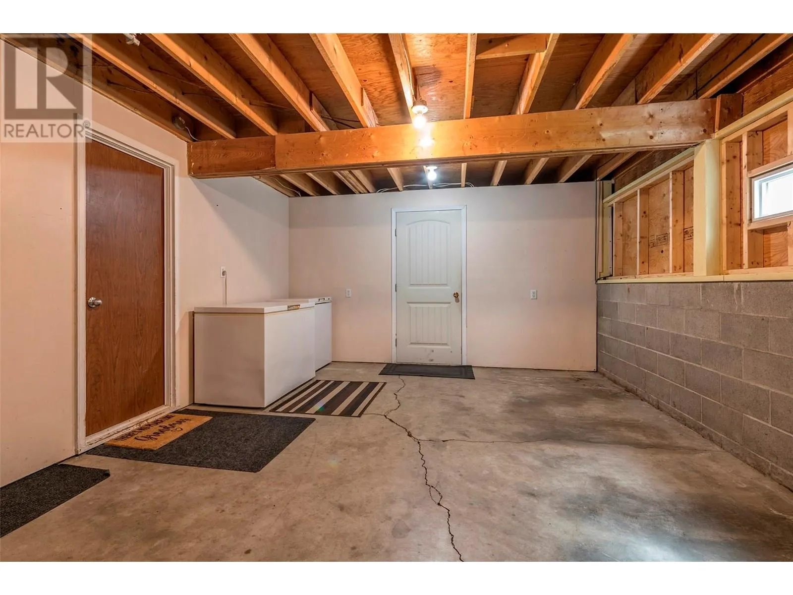 1121 Mountain View Road