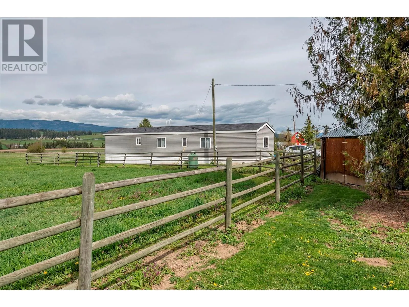 1121 Mountain View Road