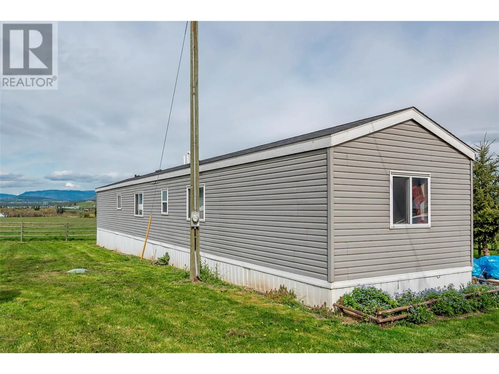 1121 Mountain View Road
