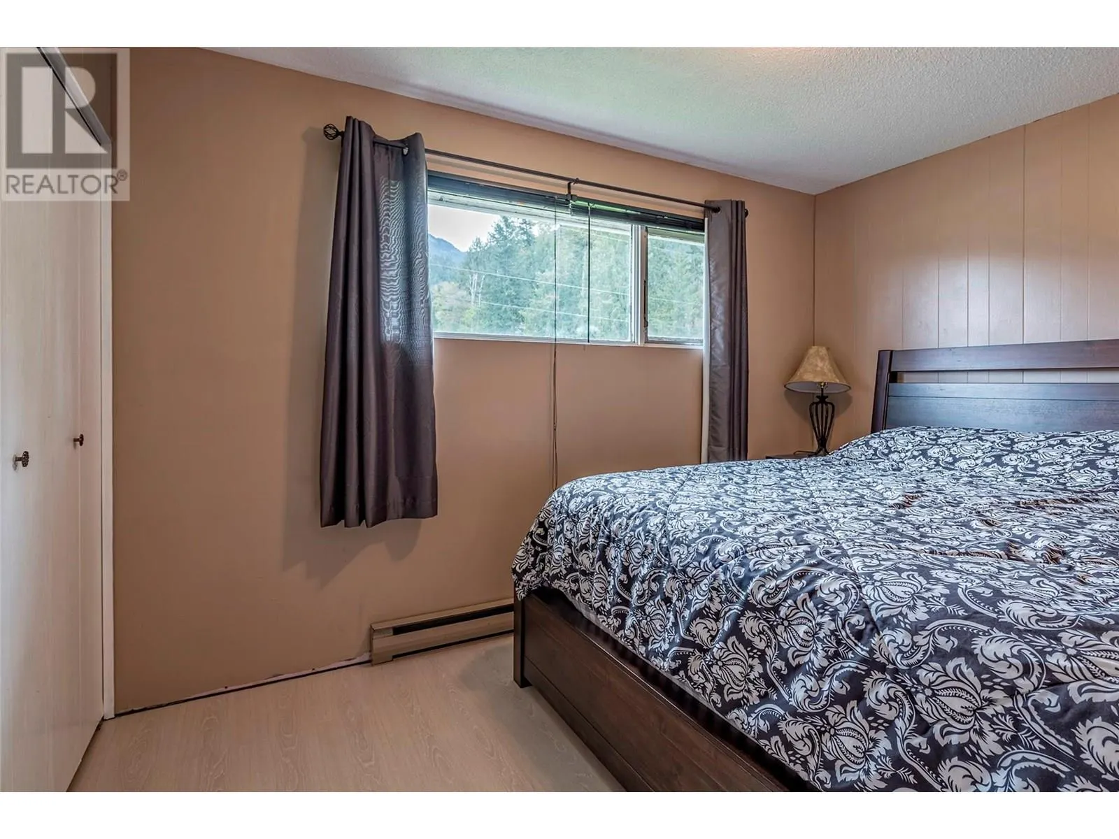 1121 Mountain View Road