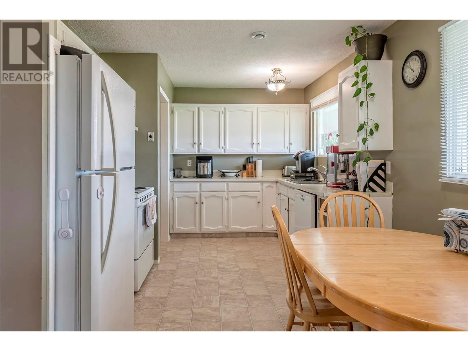 1121 Mountain View Road
