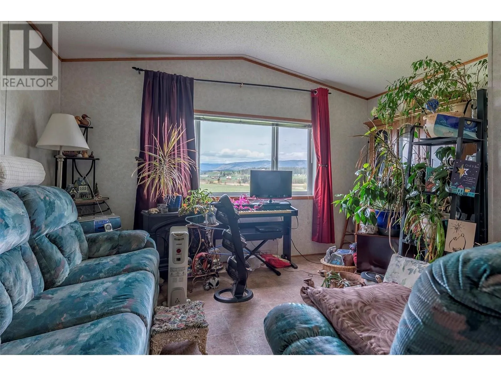 1121 Mountain View Road