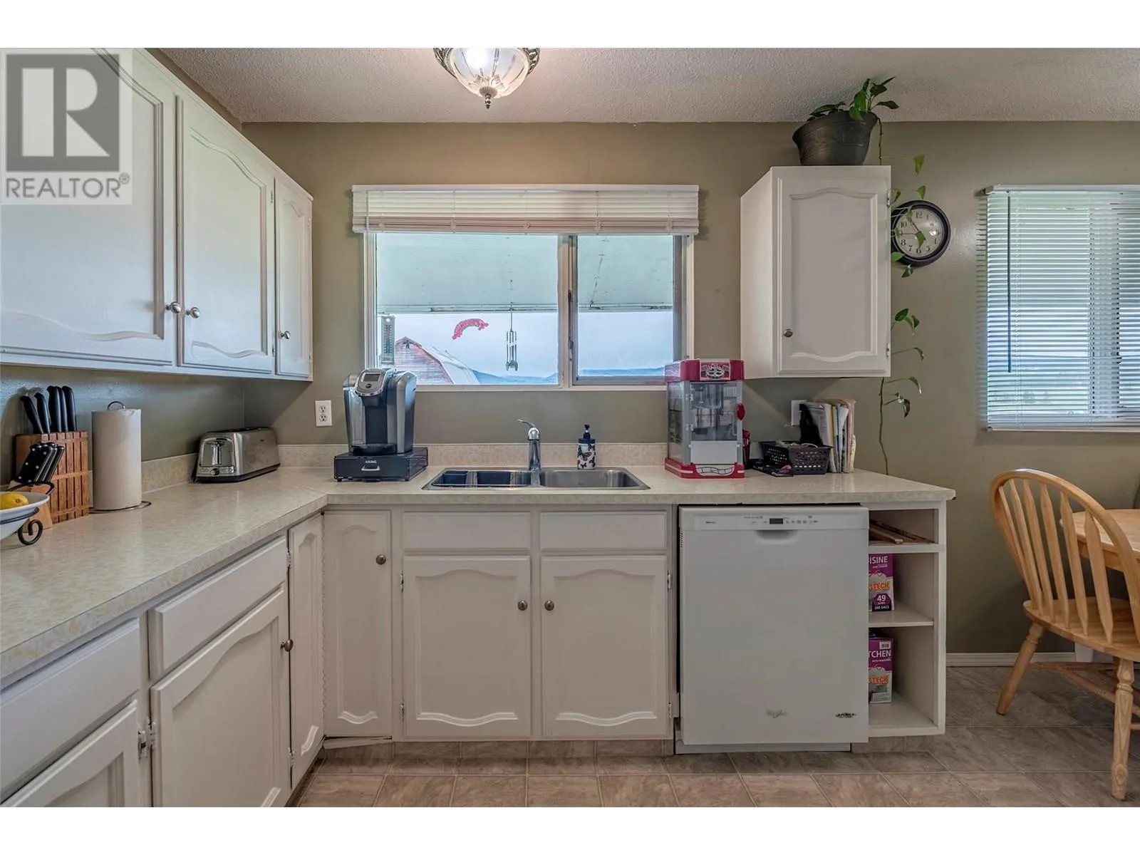 1121 Mountain View Road