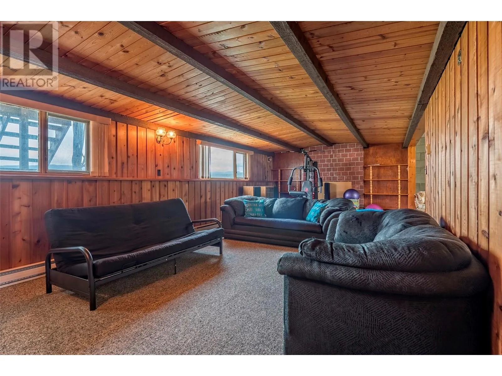 1121 Mountain View Road