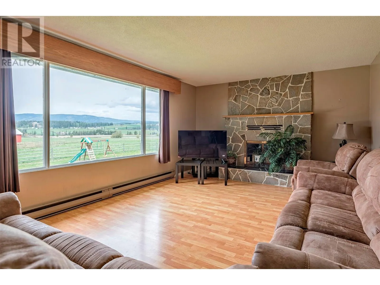 1121 Mountain View Road