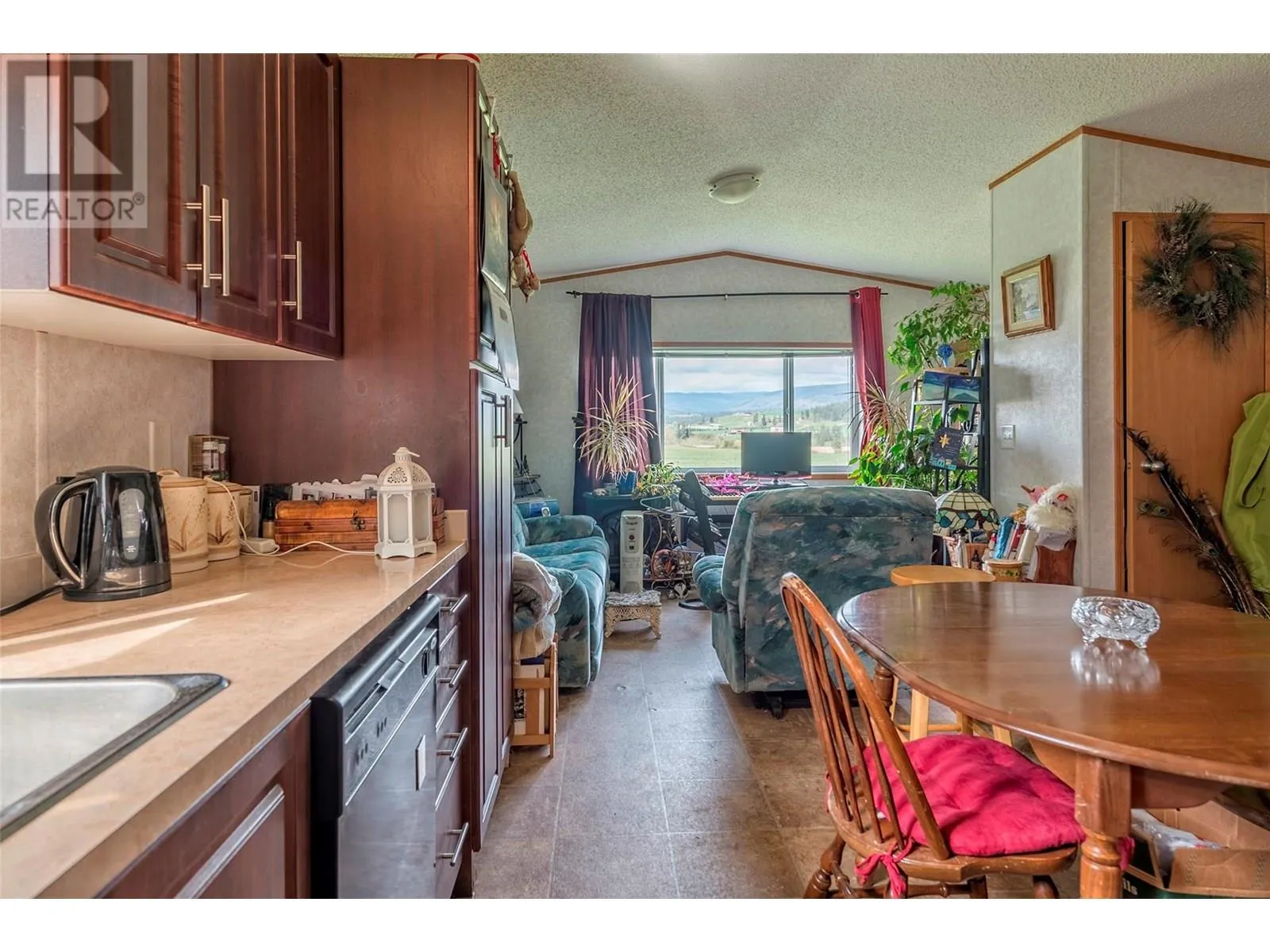 1121 Mountain View Road