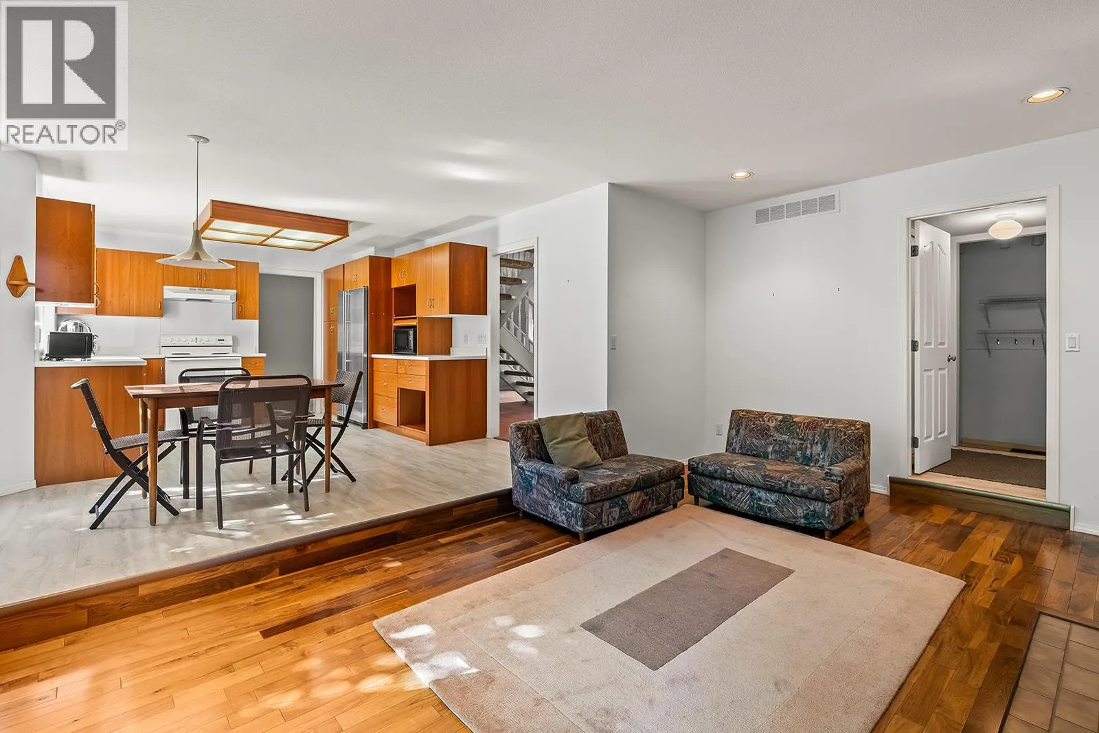 2595 MAQUINNA Road