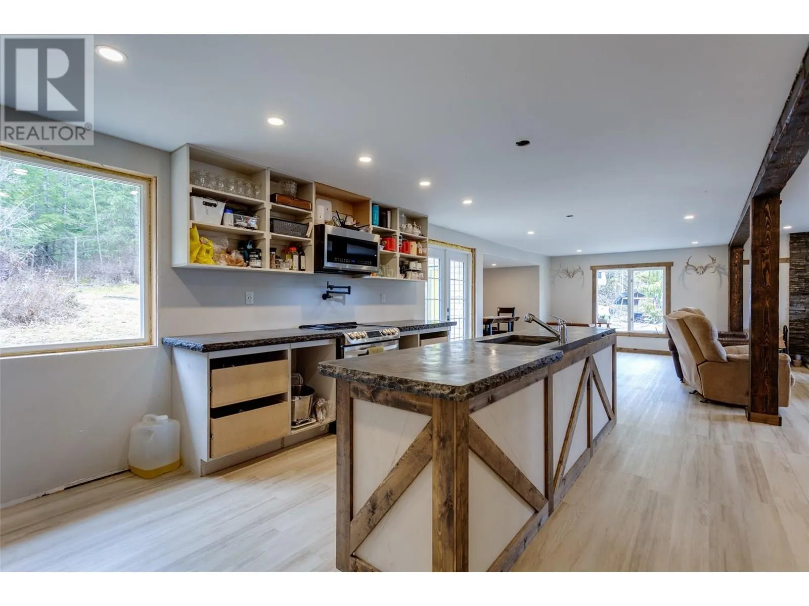 1538 Highway 6