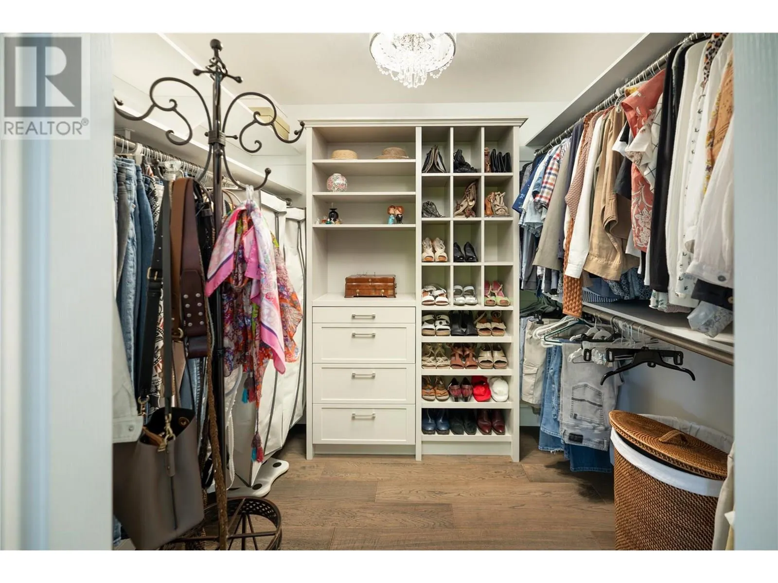 3553 INVERMERE Court