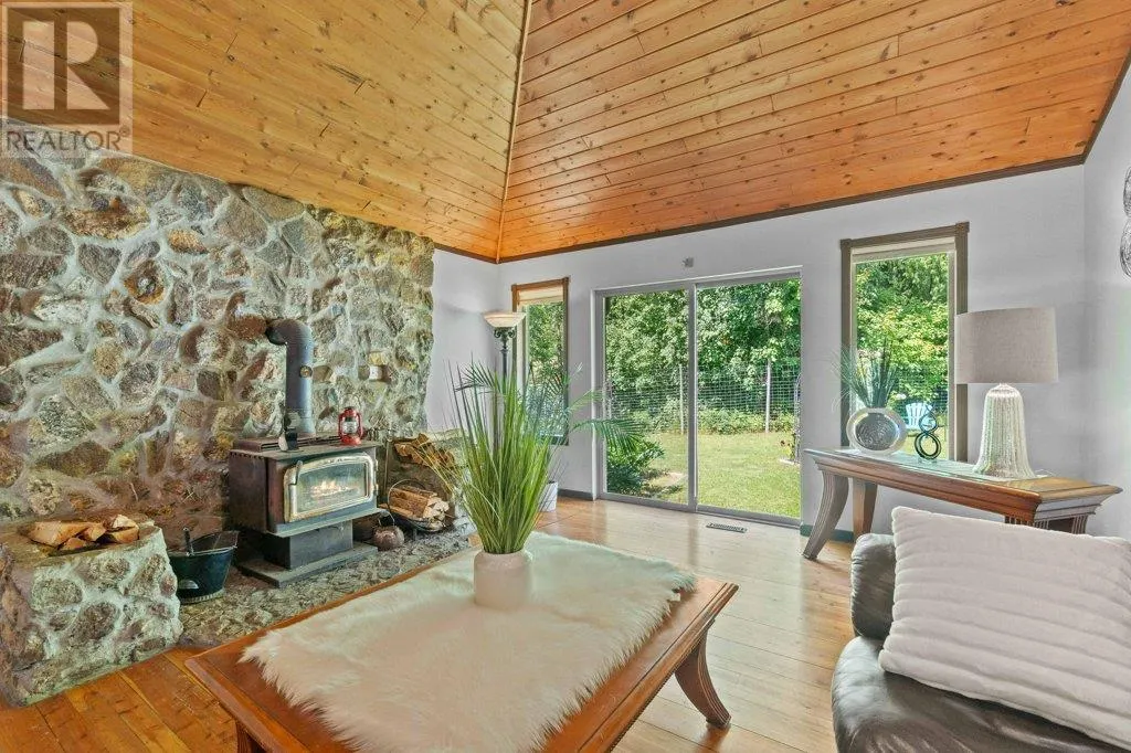 627 Grandview Bench Road SE