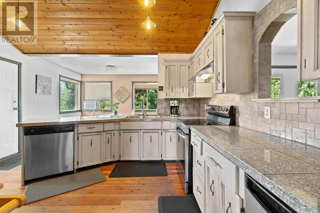 627 Grandview Bench Road SE