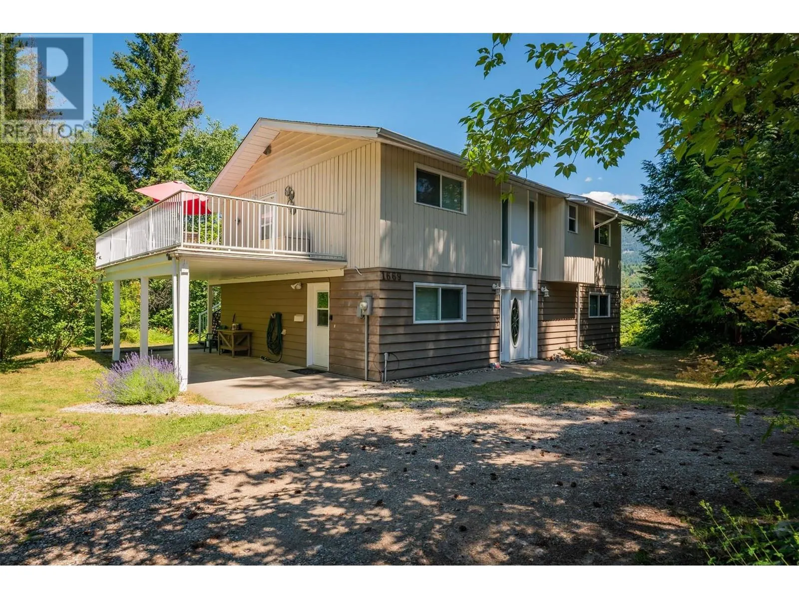1669 Ridgewood Drive
