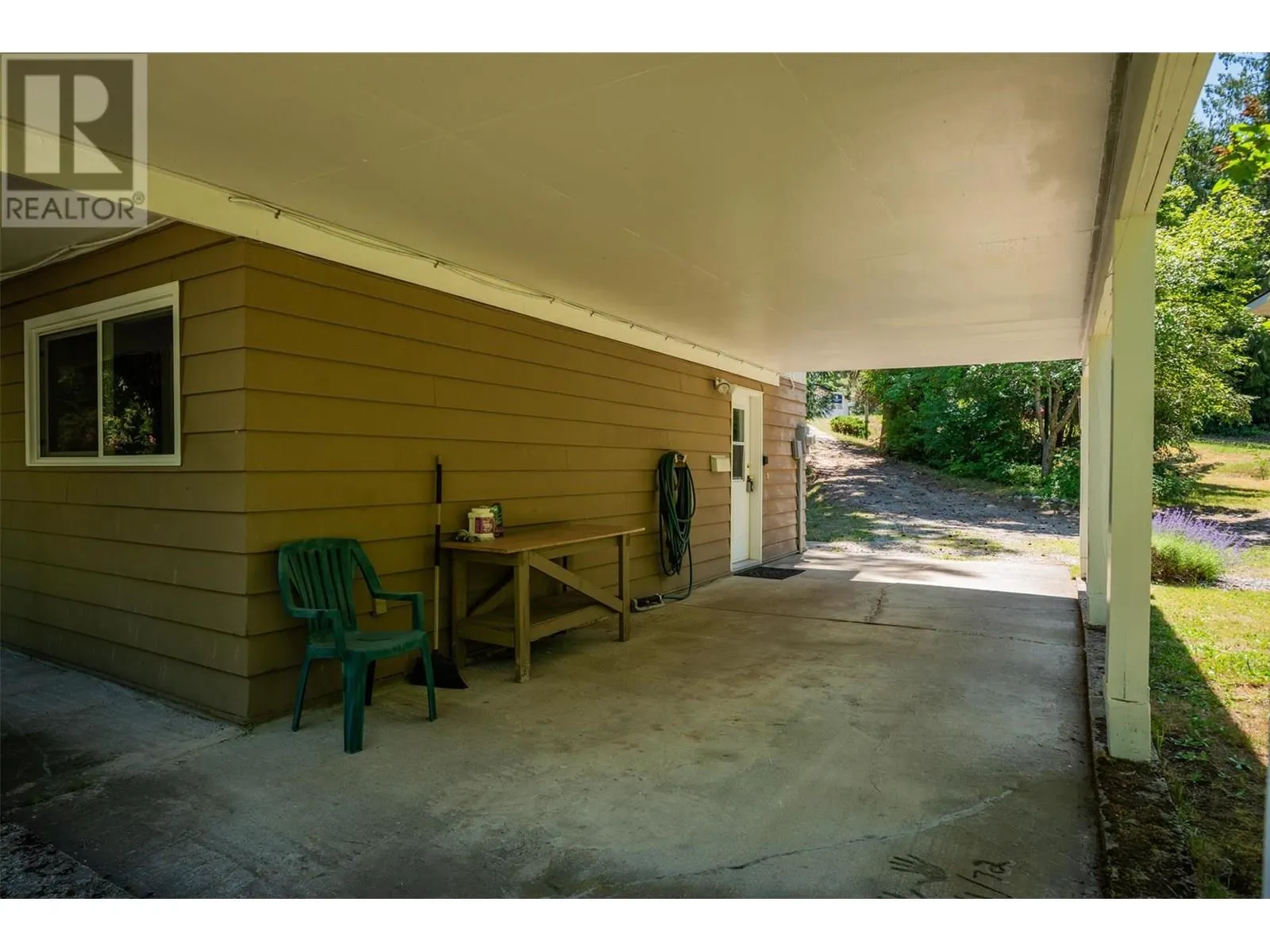 1669 Ridgewood Drive