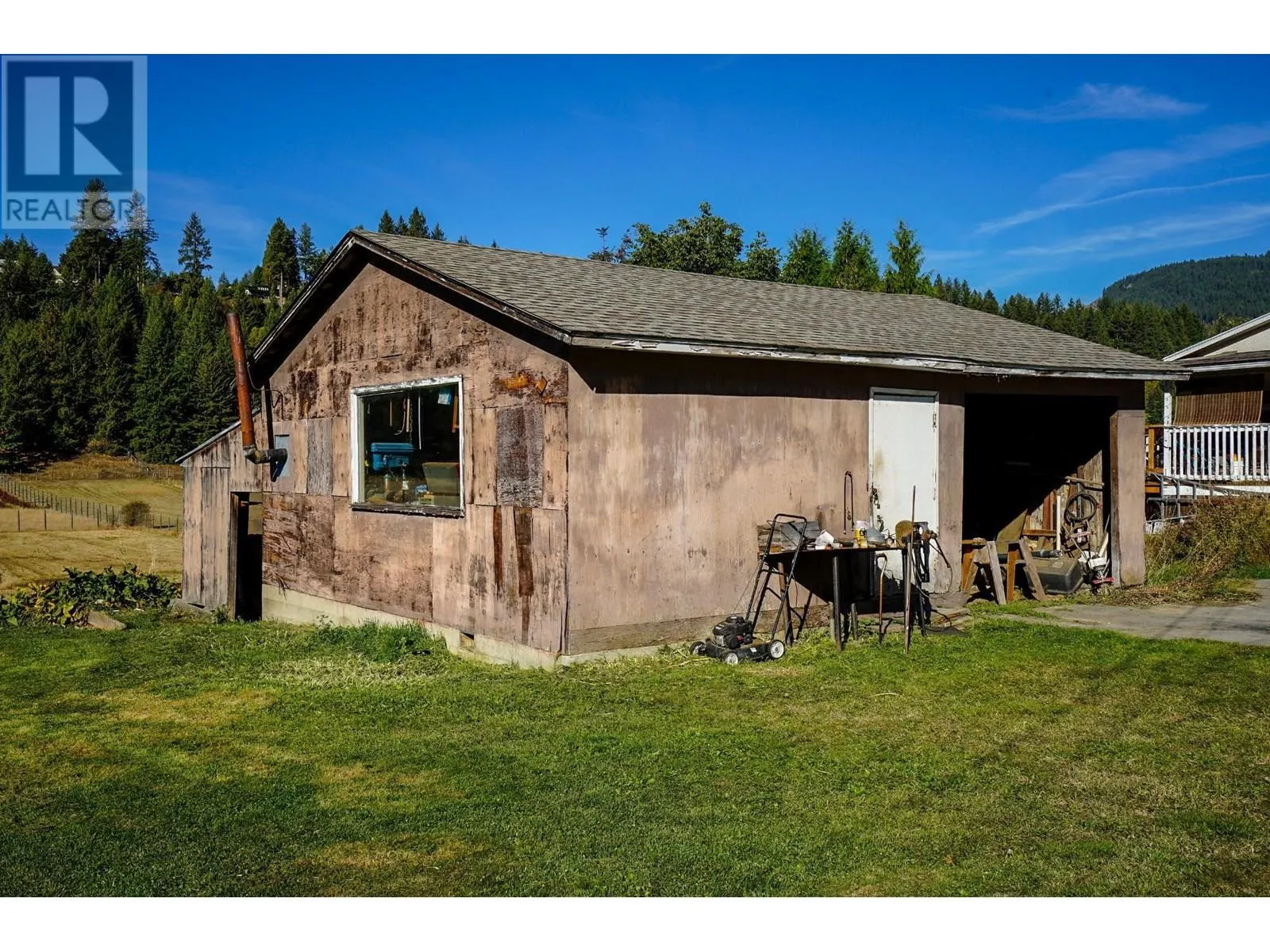 2697 SHOREACRES Road